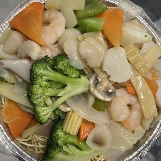 S10. Seafood Cantonese Chow Mein Specialty 海鲜广东式炒面特色
